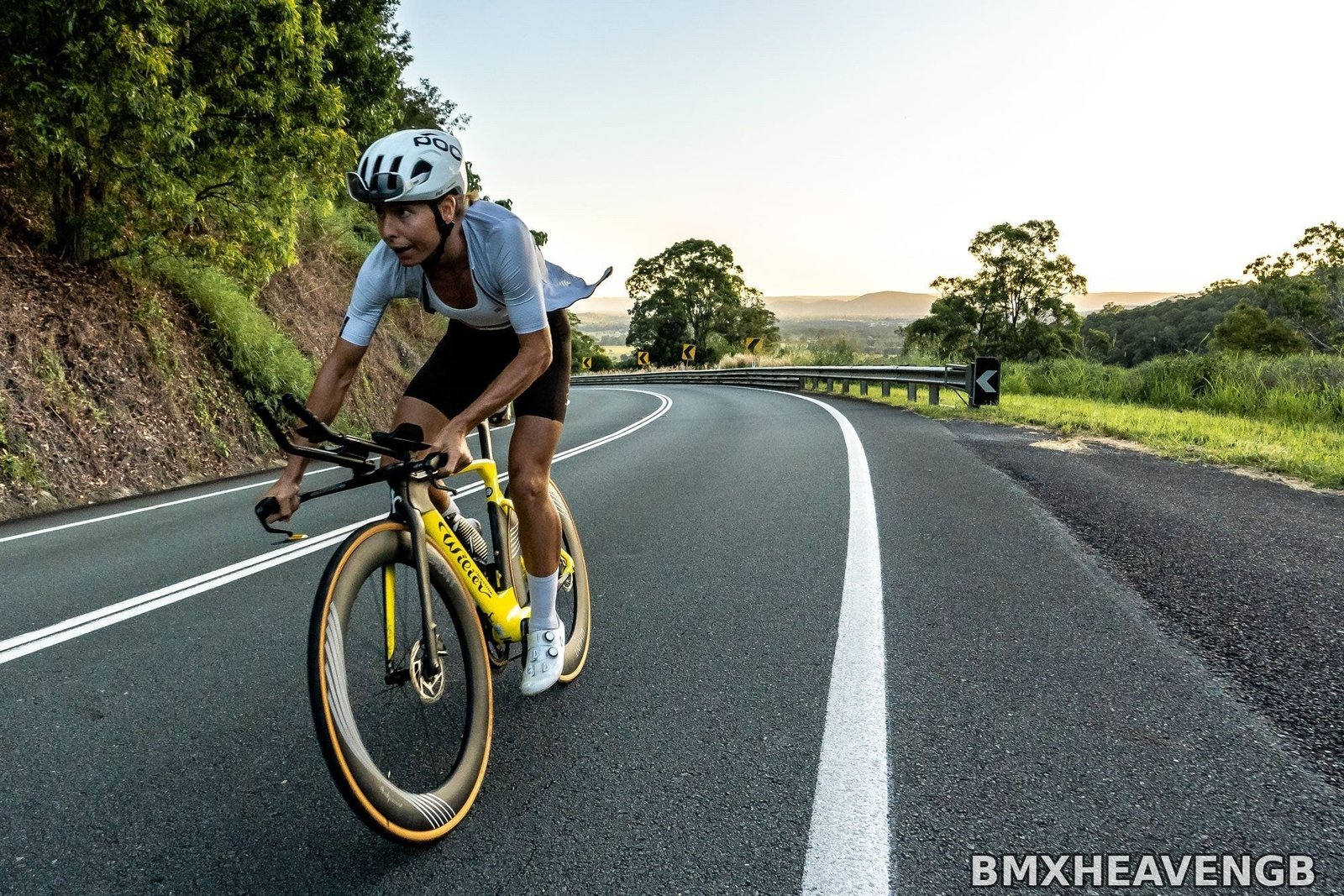 Hunt 8387 Aerodynamicist - Carbon Disc Aero Road Wheelset - Image 4