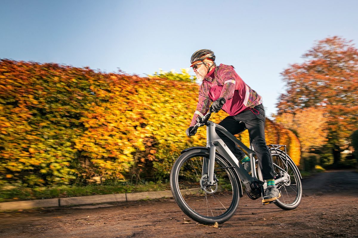 Gazelle Ultimate C8+ HMB - Premium Electric City (Black Matte) - Image 2