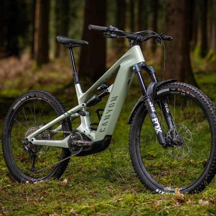 Canyon Strive:ON CFR - Carbon Enduro E-MTB (Sapphire)