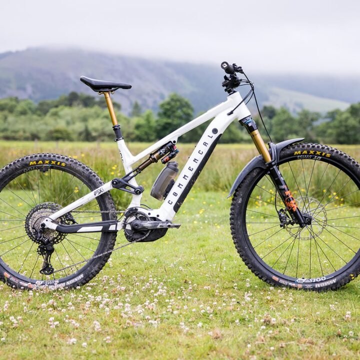 Commencal Meta Power SX Bosch - Long-Travel E-MTB (Black/Red)