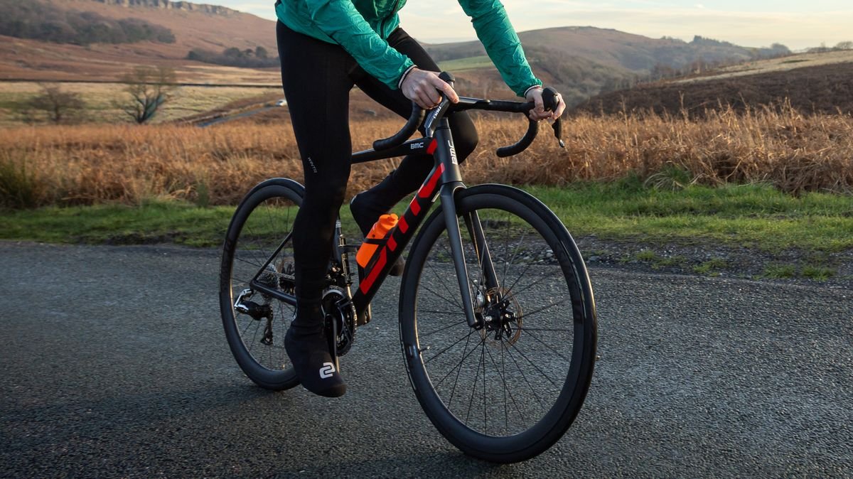 BMC Teammachine SLR Six - Swiss Carbon Race Road (Carbon / Neon Red) - Image 2