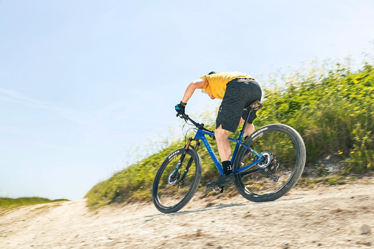 Pivot LES SL 29 Pro XT/XTR - Carbon XC Race Hardtail (Volcano) - Image 2