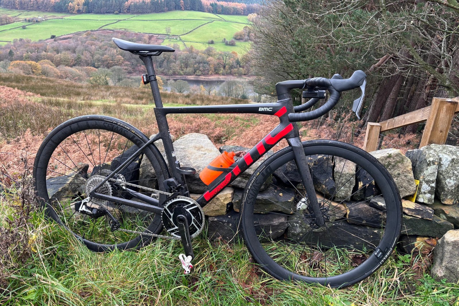 BMC Teammachine SLR Six - Swiss Carbon Race Road (Carbon / Neon Red) - Image 3