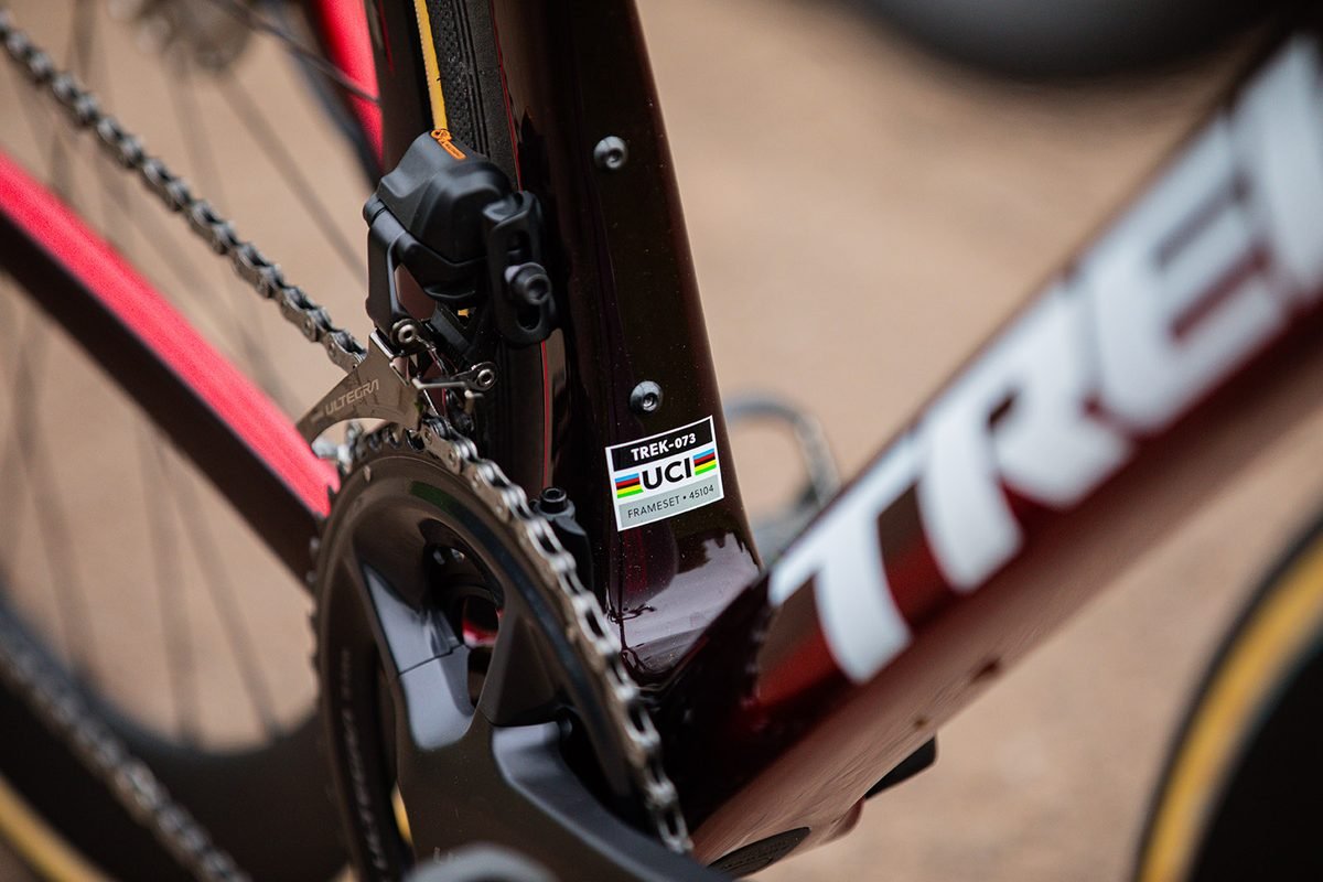 Trek Madone SLR 6 Gen 8 - Carbon Aero Road (Project One Red Smoke) - Image 4