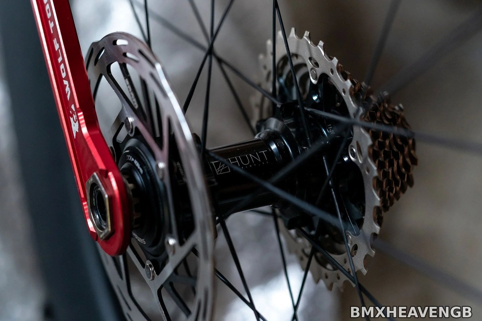 Hunt 8387 Aerodynamicist - Carbon Disc Aero Road Wheelset - Image 5