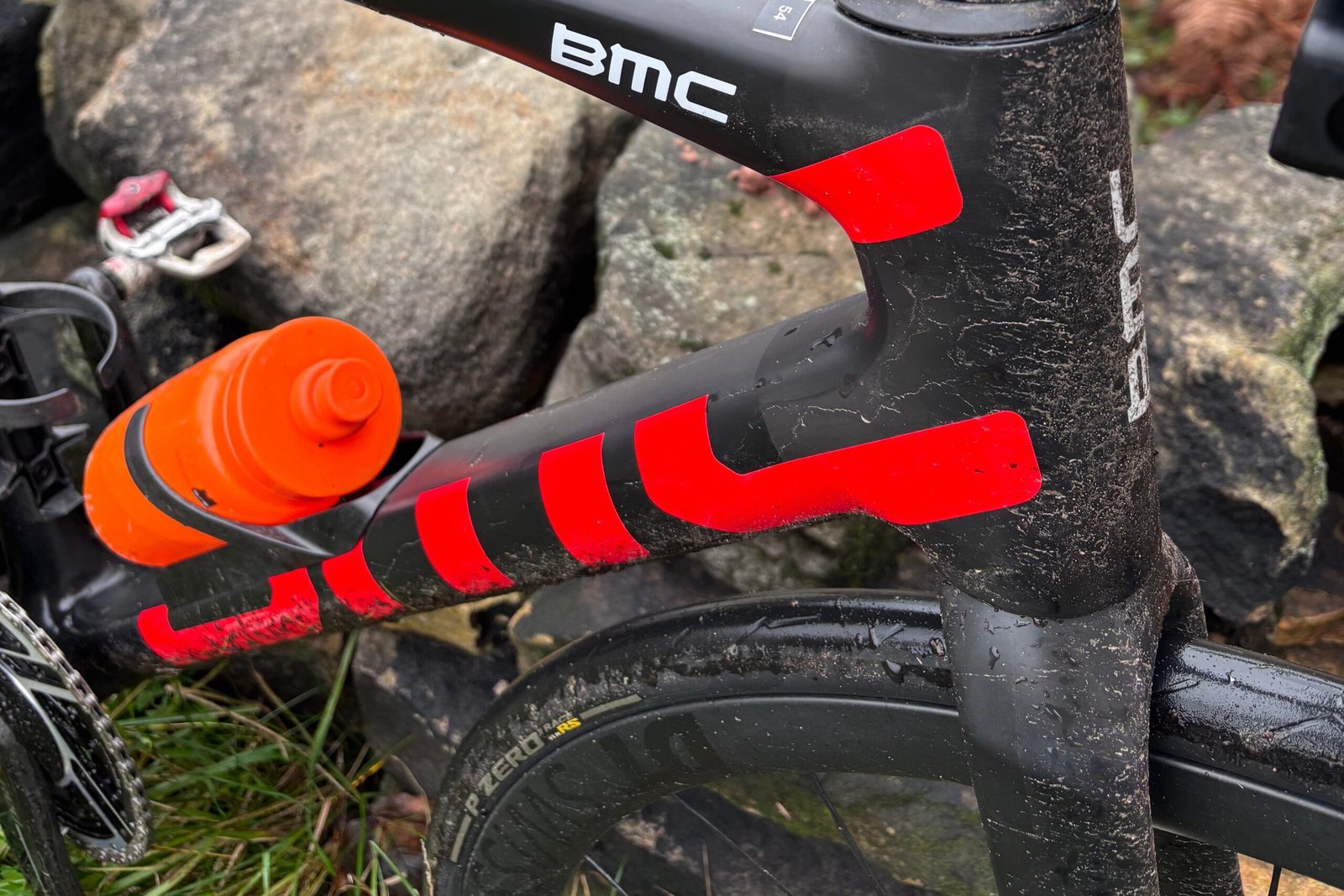 BMC Teammachine SLR Six - Swiss Carbon Race Road (Carbon / Neon Red) - Image 6