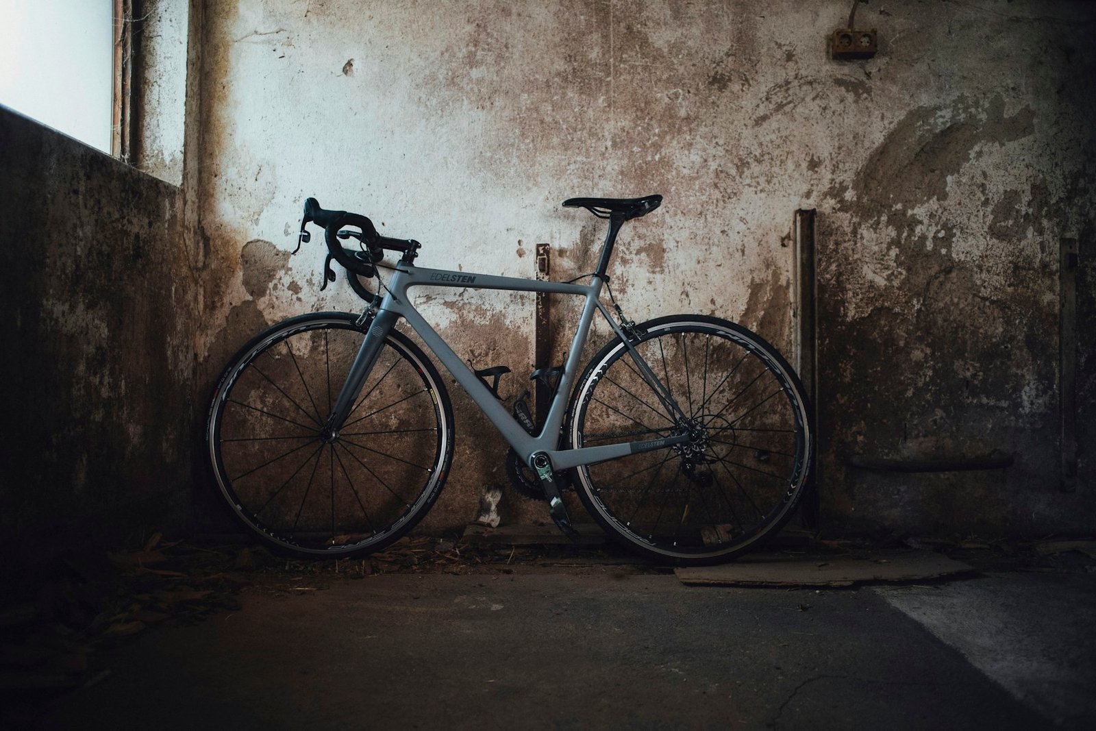 Spoke & Sprocket Calder RS-2 Carbon Aero Road Bike